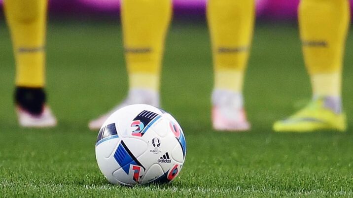Futbolçunun maşını ağaca çırpıldı, bacısı öldü