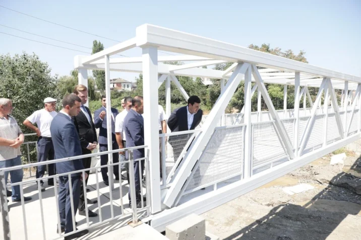 Qudyalçayın Köhnə Xaçmaz kəndindən keçən hissəsində yeni piyada körpüsü inşa olunub