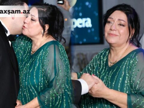 Oğlunun toyunda kövrəldi – Fotolar