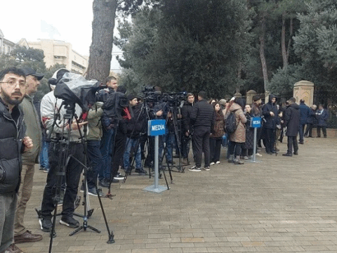 Fəxri Xiyabanda jurnalistlərə “cızıqdan çıxmaq” qadağası? – Foto