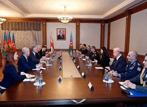 Azərbaycan və Britaniya hərbi əməkdaşlığı müzakirə etdi