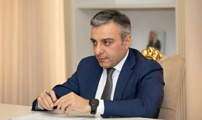 Direktoru işdən çıxardı, yeni vəzifə verdi – Foto