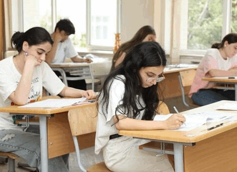 51 min abituriyent qəbul imtahanı verəcək
