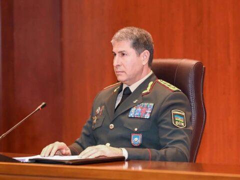 Vilayət Eyvazov polisləri TƏBRİK ETDİ