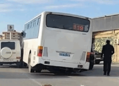 Pirallahıda avtobus piyadanı vurdu