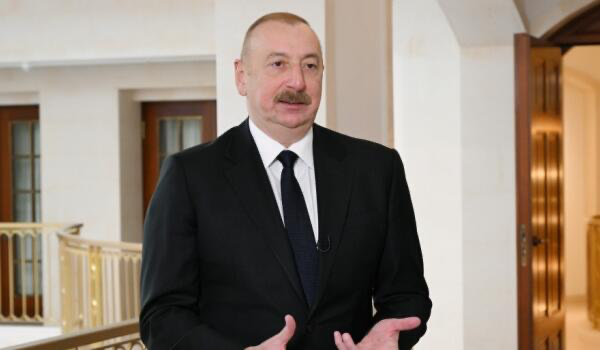 Prezidentlər Şuşada mətbuata bəyanatlarla çıxış edirlər