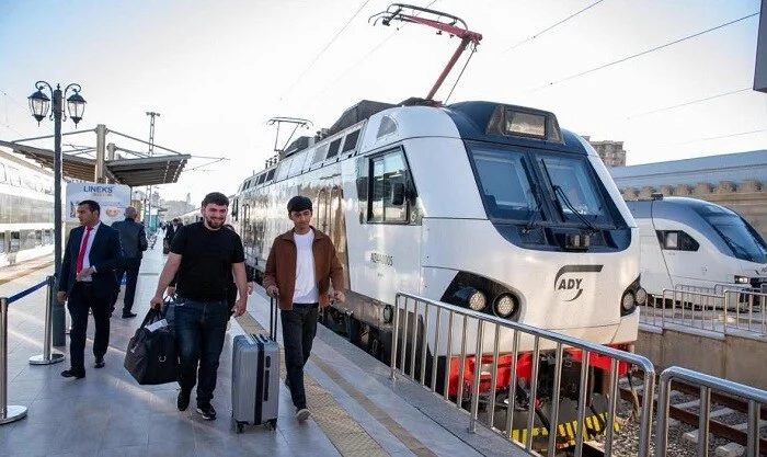 Tiflisə qatarla getmək istəyənlərə şad xəbər – Ucuzlaşdı