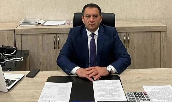 Bakıda bələdiyyə sədri bıçaqlandı, işçisi həbs olundu