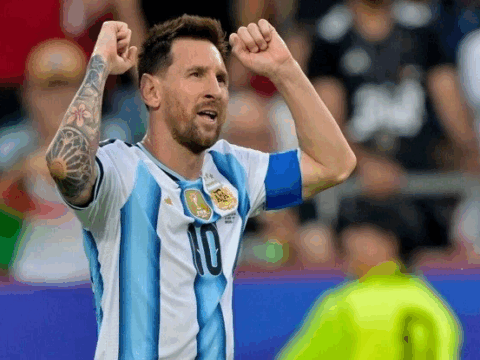 Messi İngiltərə üzərində qələbəni Maradonaya həsr etdi