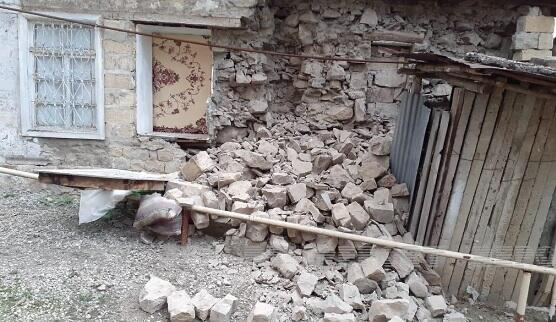 İsmayıllıda torpaq sürüşməsi: üç ailənin yaşadığı ev…