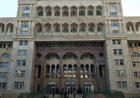 Tibb Universitetində təhsil haqları aşağı salındı – Qiymətlər