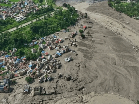 Nepalda ölənlərin sayı 900-ü keçdi
