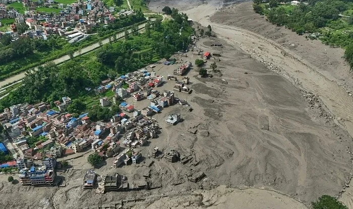 Nepalda ölənlərin sayı 900-ü keçdi
