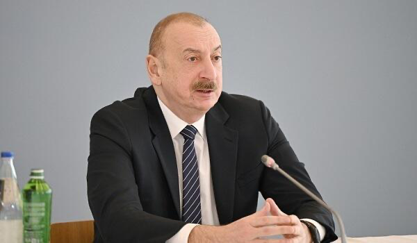 Prezident İlham Əliyev “Sabah”ı təbrik edib.  Axar.az xəbər verir ki, bu barədə Prezidentin X səhifəsində paylaşım edilib.  “Sabah” futbol klubunu möhtəşəm zəfər qazanaraq UEFA Çempionlar Liqasının əsas mərhələsinə vəsiqə əldə etməsi münasibətilə ürəkdən təbrik edirəm. Yeni yaradılmış bir komandanın qısa müddət ərzində belə böyük nailiyyətə imza atması xüsusi sevinc və qürur doğurur. Klublarımızın ardıcıl ikinci dəfə dünyanın ən güclü klub turnirinin əsas mərhələsində mübarizə aparmaq hüququ qazanması Azərbaycanın bütün sahələrdə əldə etdiyi tərəqqinin, ölkəmizin idman dövləti kimi mövqeyinin daha bir bariz göstəricisidir. “Sabah” klubuna qarşıdakı matçlarda yeni-yeni qələbələr və uğurlar arzulayıram!”, – paylaşımda qeyd olunub.