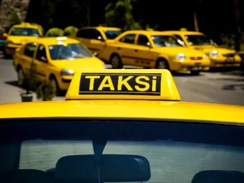 Taksidən pul və bank kartları oğurlayan şəxs saxlanıldı
