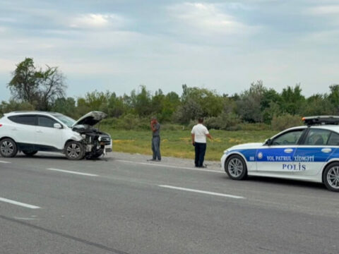 Avtomobil yol kənarında dayanan maşına çırpıldı – 6 nəfər xəsarət aldı