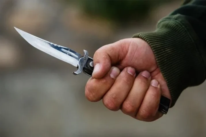 55 yaşlı dostunu küçəyə çağırıb bıçaqladı