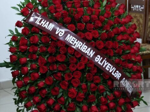 Prezidentlə xanımı vida mərasiminə əklil göndərdi – Foto