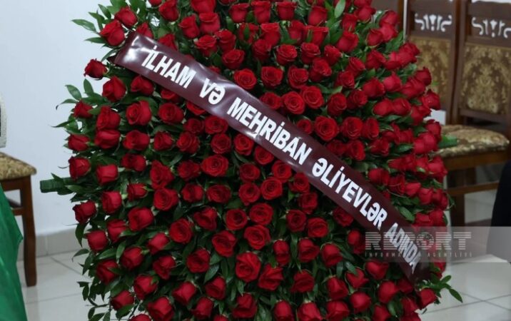 Prezidentlə xanımı vida mərasiminə əklil göndərdi – Foto