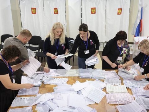 Putinin partiyası 57,86 faizlə qalib gəlir