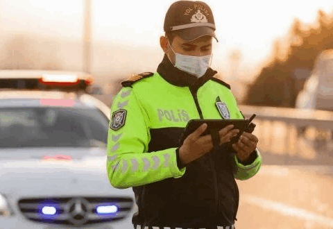 Cərimələnməmək üçün nömrəni gizlətdi, saxlanıldı – Foto