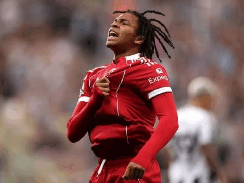 Nəhənglər 18 yaşlı futbolçuya göz dikdi
