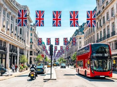 London Putuni əvəz edəcək müxalifət hazırlayır?