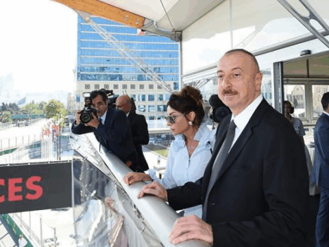 Prezident və ailəsi Formula-1 yarışını izləyirlər