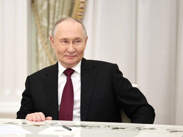 Putin Böyük Britaniyadakı səfiri vəzifəsindən azad etdi