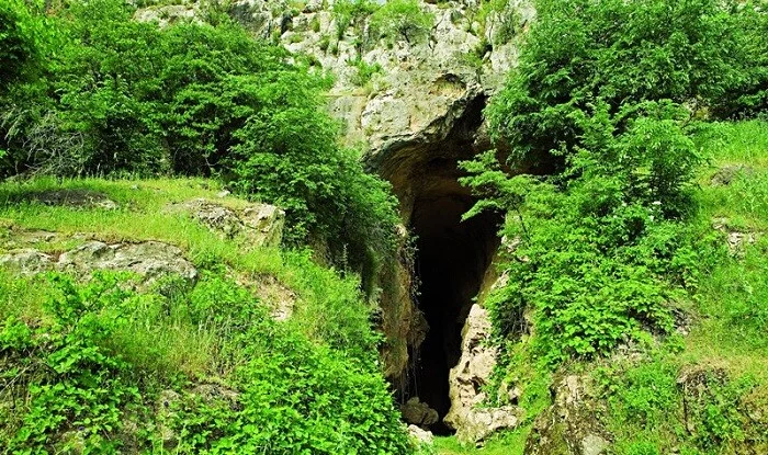 Beynəlxalq səyahətçilər Azıx mağarasında