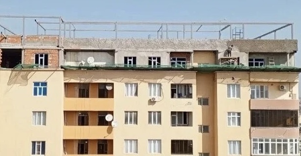 10 il əvvəl təhvil verilən binada əlavə 2 mərtəbə tikilir – Foto
