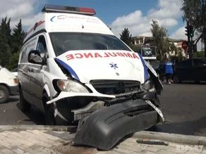 Gəncədə 3 maşın və təcili yardım toqquşdu – Foto