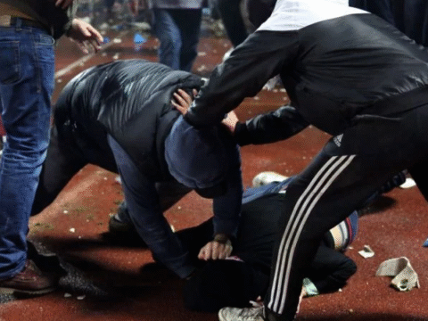 Şadlıq sarayı qarşısında dava: saxlanılanlar var