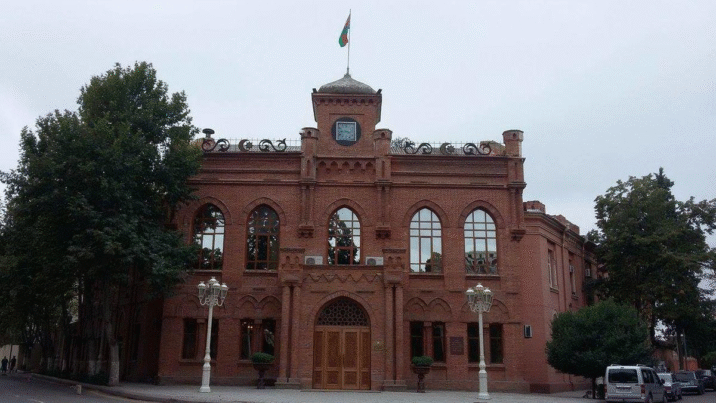 Bu universitetdə müəllimlər kütləvi şəkildən işdən çıxarılır Bu universitetdə müəllimlər kütləvi şəkildən işdən çıxarılır