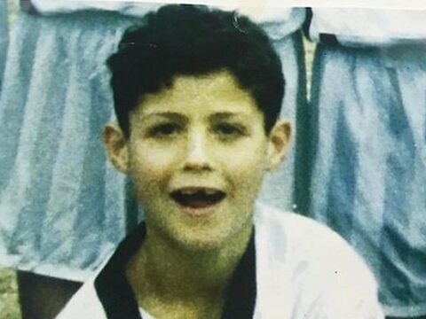 Başı ayaqlarından da yaxşı işləyən adam