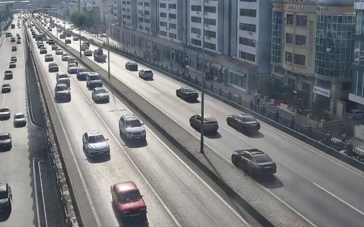Bakının bir sıra yollarında tıxac yaranıb Bakının bir sıra yollarında tıxac yaranıb