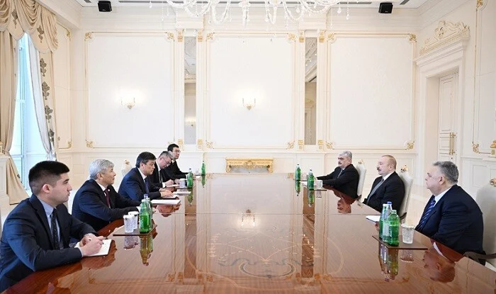 İlham Əliyev Qırğızıstan nümayəndə heyəti ilə görüşdü