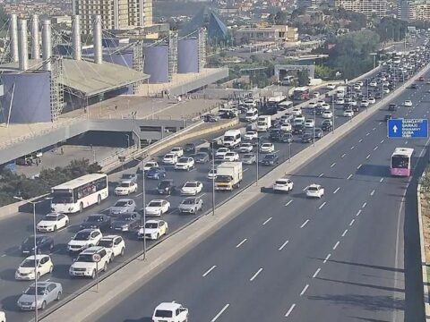 Bakının bəzi yollarında sıxlıq var