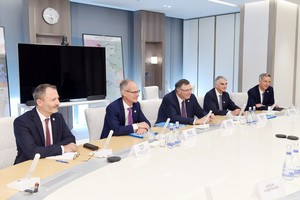 SOCAR “TotalEnergies” ilə “Abşeron” yatağının işlənilməsinin ikinci mərhələsini müzakirə edib