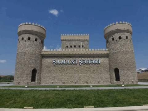 Sosial şəbəkədə bu kəndi, qəbirləri təhqir edirlər – Foto