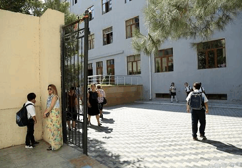 Salyanda məktəblilər zəhərləndi