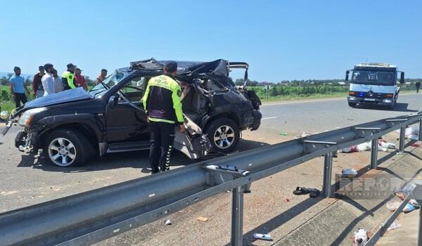 Prado “07”-lə toqquşdu- Ölən var