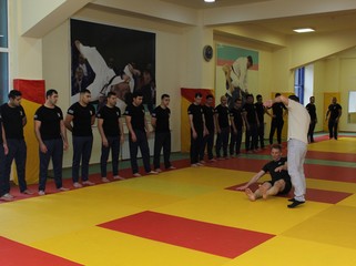 Polis əməkdaşları üçün cüdo təlimi keçirilib