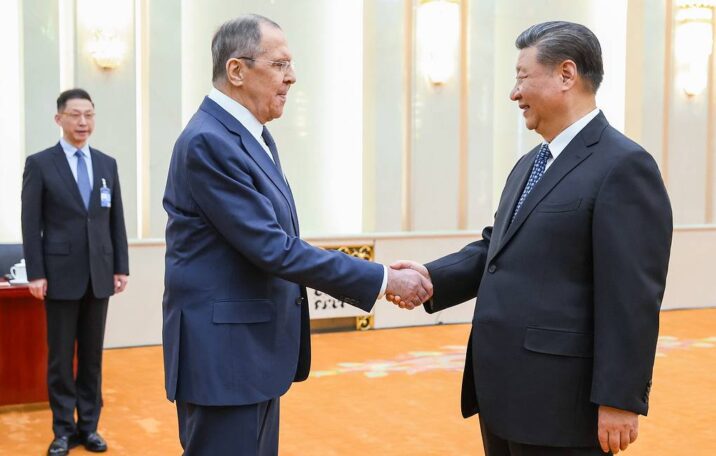 Lavrov Pekində Si Cinpinlə görüşüb Lavrov Pekində Si Cinpinlə görüşüb