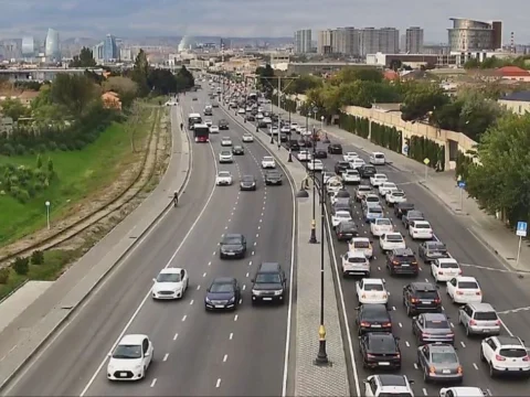 Bakıda hər gün olduğu kimi yenə tıxac var