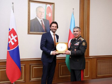 Bakıda Azərbaycan və Slovakiya müdafiə nazirlərinin görüşü olub, əməkdaşlıq məsələləri müzakirə edilib