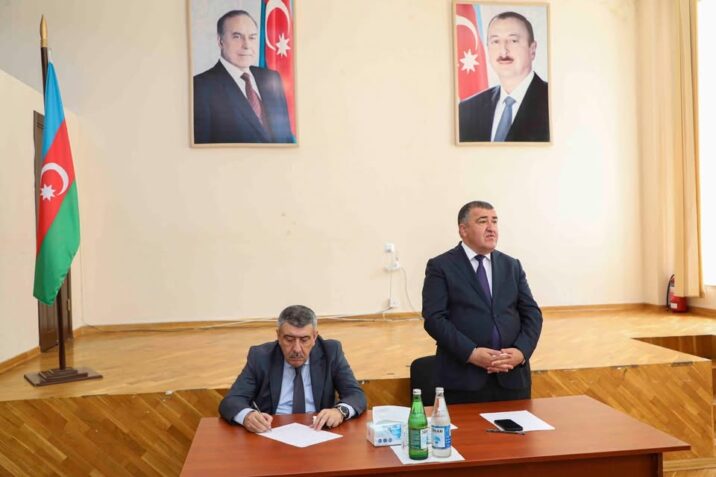 Rafiq Quliyev sakinlərlə görüş keçirdi Rafiq Quliyev sakinlərlə görüş keçirdi