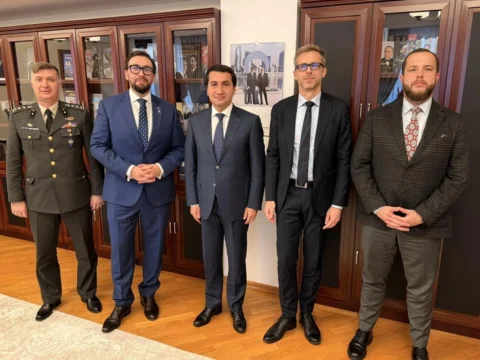 Hikmət Hacıyev NATO nümayəndəsi ilə görüşüb