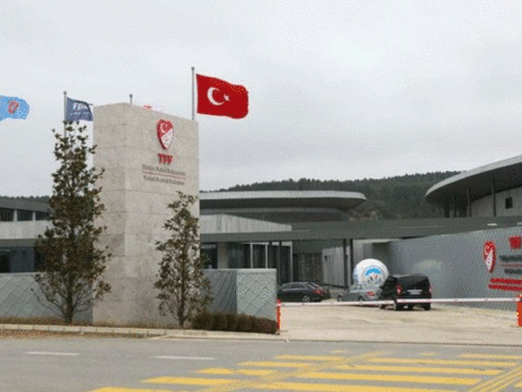 Türkiyə Futbol Federasiyasının binasına silahlı hücum olub