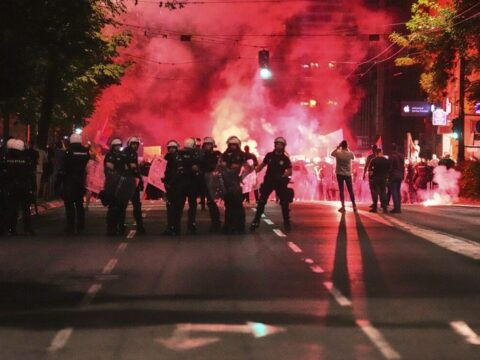 Serbiyada etirazçılar növbədənkənar seçkilər tələb edir